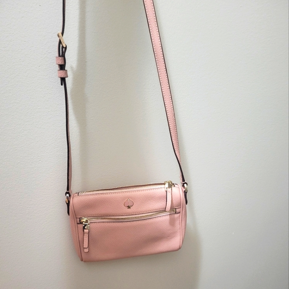 Kate spade pebbled leather crossbody with adjustable strap.
